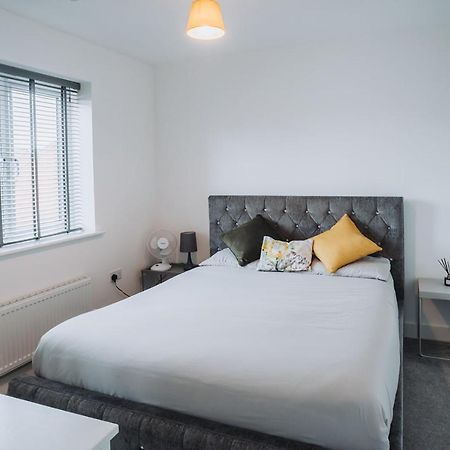 Deluxe 2 Bed Flat In Patchway Near Aztec West And Cribbs Causeway Bristol Apartment Exterior photo